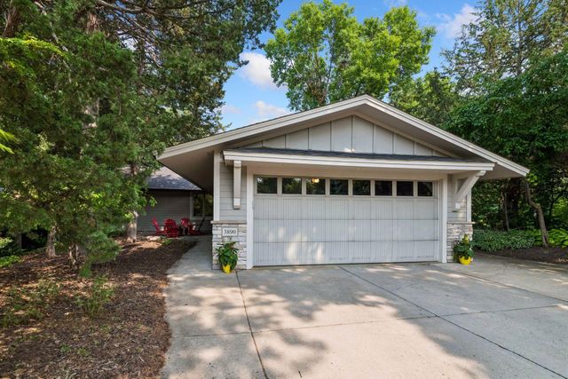3890 Lone Cedar Lane, Chaska, MN 55318