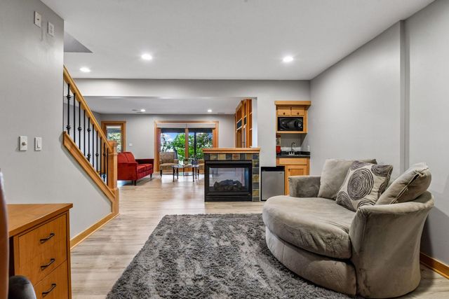 3890 Lone Cedar Lane, Chaska, MN 55318