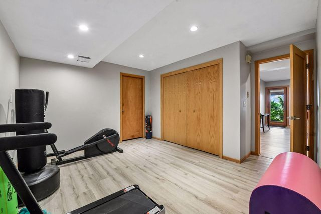 3890 Lone Cedar Lane, Chaska, MN 55318