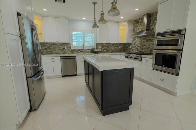 9870 SW 96th St, Miami, FL 33176