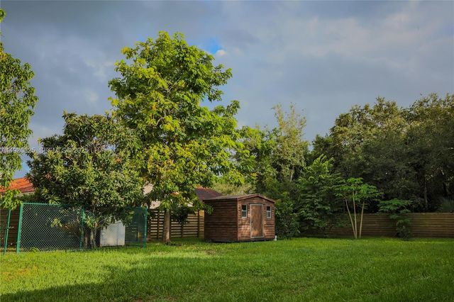 9870 SW 96th St, Miami, FL 33176