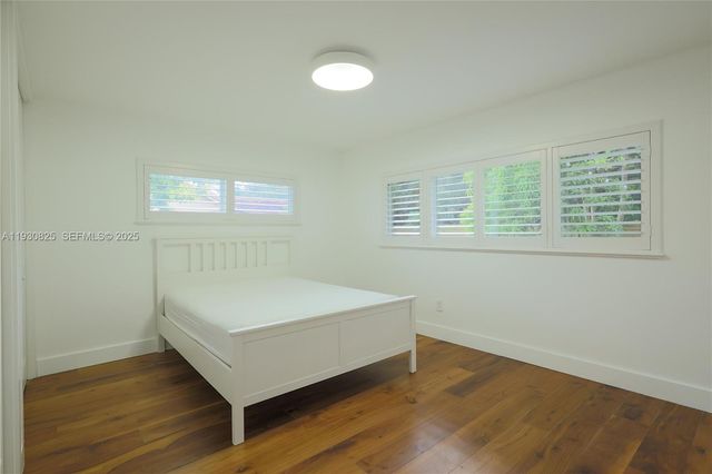 9870 SW 96th St, Miami, FL 33176