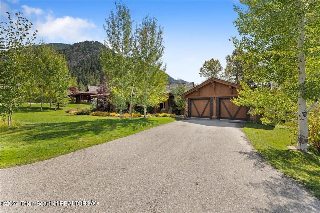 590 W LODGE COTTAGE Road, Jackson, WY 83001 photo 4