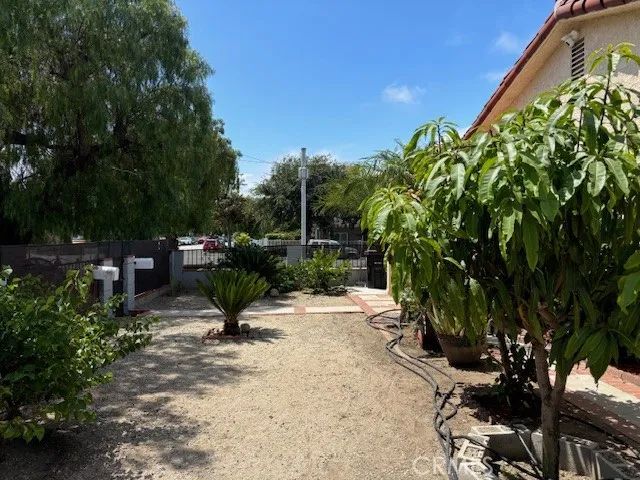 1107 King, Wilmington, CA 90744