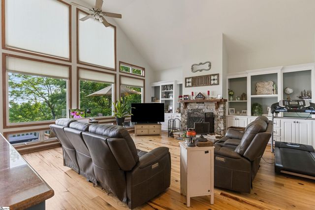14 Woodbine Drive, Cleveland, SC 29635