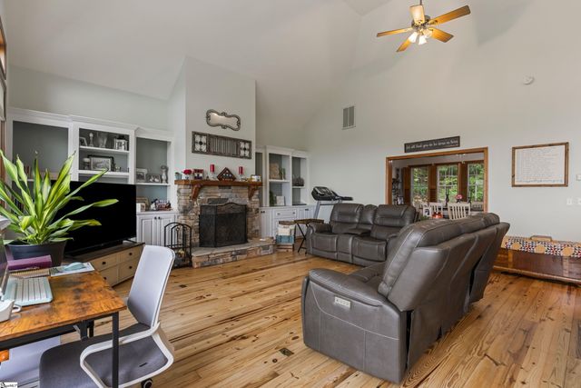 14 Woodbine Drive, Cleveland, SC 29635