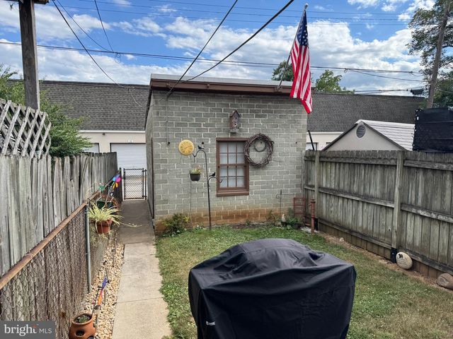 908 W COLLEGE AVE, York, PA 17401