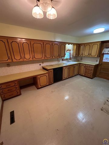 803 Neosho St, Emporia, KS 66801