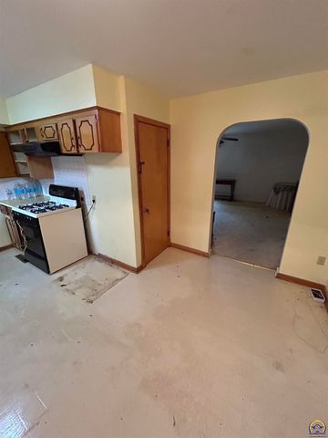 803 Neosho St, Emporia, KS 66801