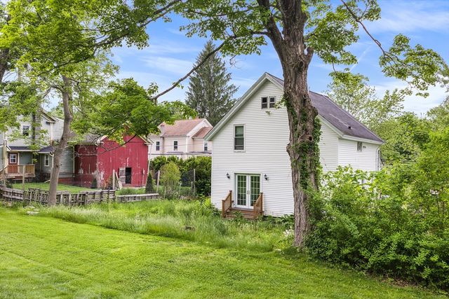 12 Green St, Brookfield, MA 01506