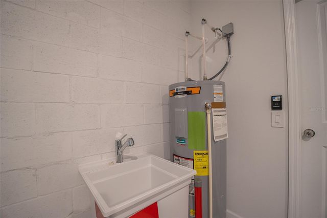 2047 PUNCH BOWL AVENUE, Davenport, FL 33837