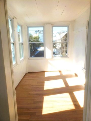 26 Arlington St 2, Lowell, MA 01854