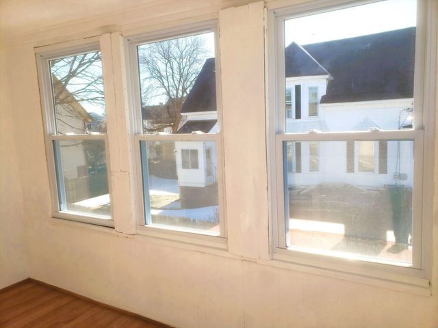 26 Arlington St 2, Lowell, MA 01854