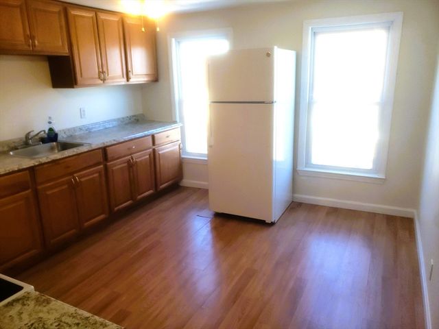 26 Arlington St 2, Lowell, MA 01854