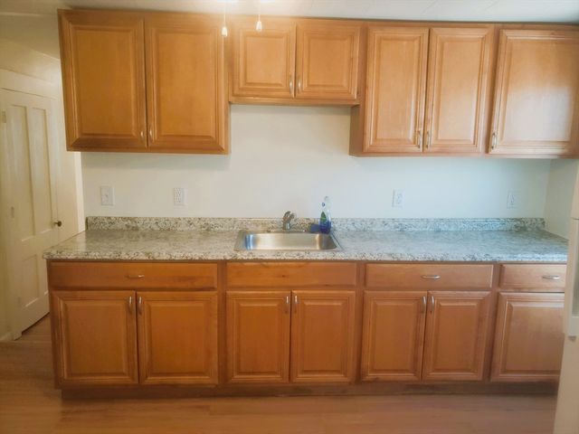 26 Arlington St 2, Lowell, MA 01854