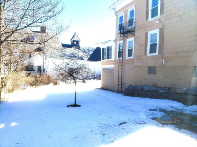 26 Arlington St 2, Lowell, MA 01854