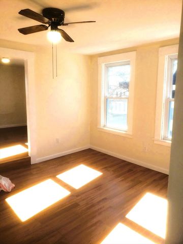 26 Arlington St 2, Lowell, MA 01854