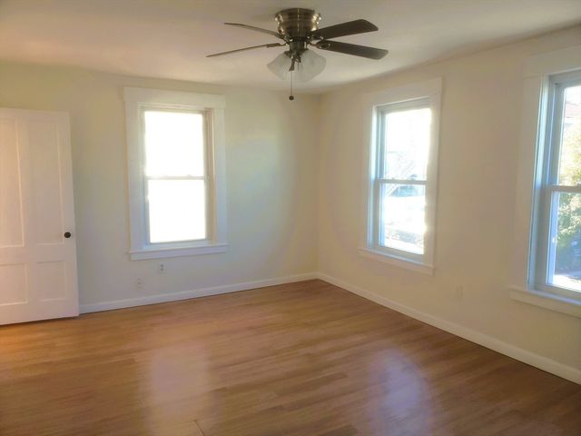 26 Arlington St 2, Lowell, MA 01854