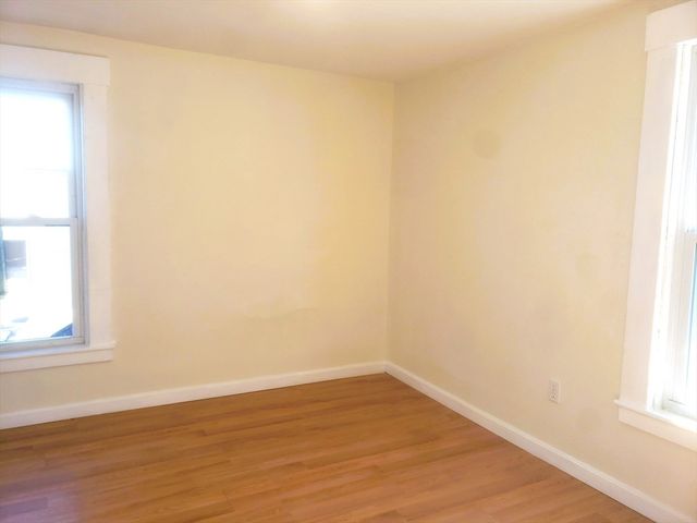 26 Arlington St 2, Lowell, MA 01854