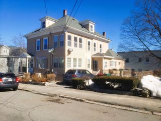 26 Arlington St 2, Lowell, MA 01854