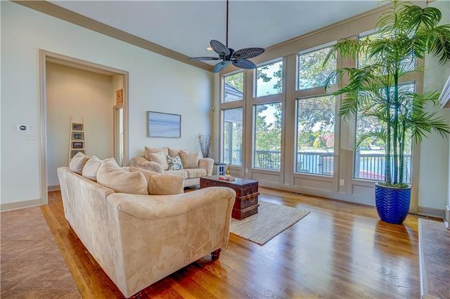 104 Arapaho Trail, Lake Winnebago, MO 64034