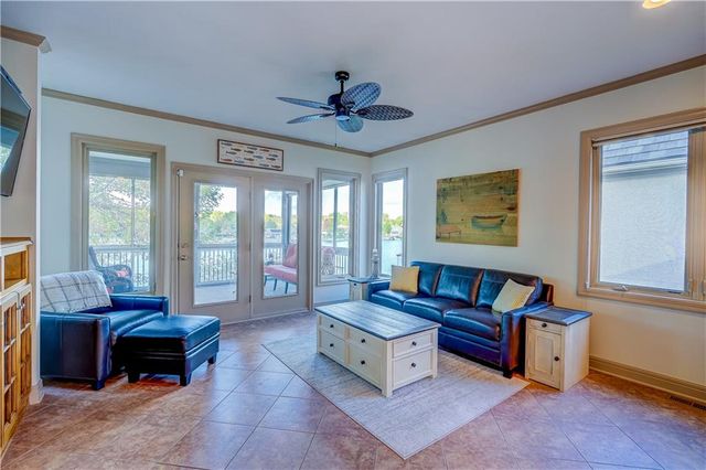 104 Arapaho Trail, Lake Winnebago, MO 64034