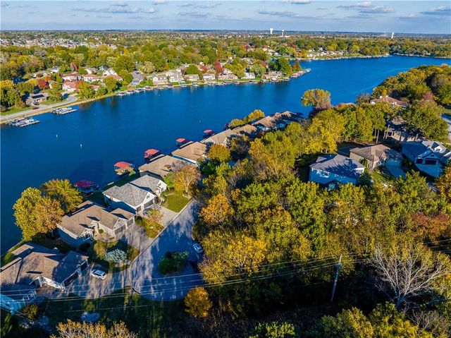 104 Arapaho Trail, Lake Winnebago, MO 64034