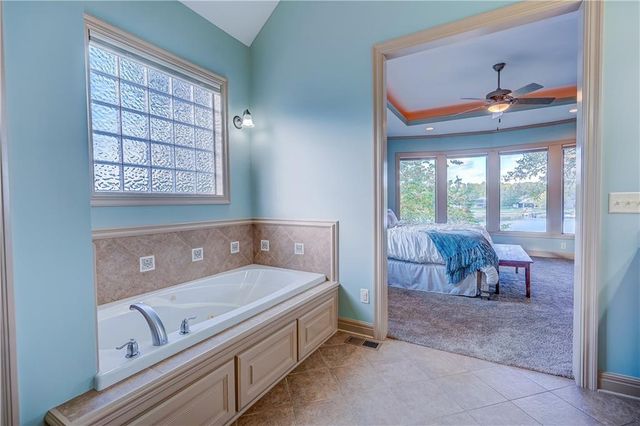 104 Arapaho Trail, Lake Winnebago, MO 64034