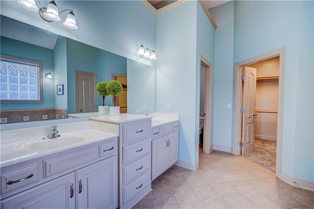 104 Arapaho Trail, Lake Winnebago, MO 64034