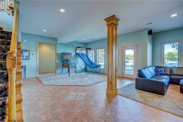 104 Arapaho Trail, Lake Winnebago, MO 64034