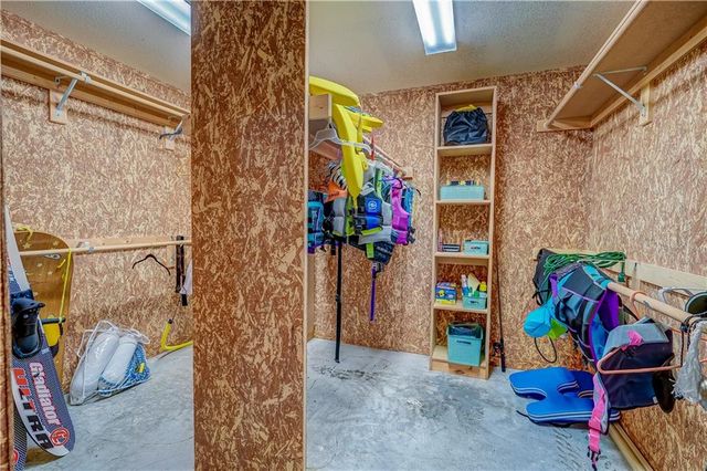 104 Arapaho Trail, Lake Winnebago, MO 64034