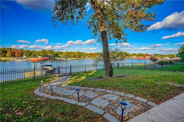 104 Arapaho Trail, Lake Winnebago, MO 64034