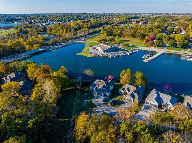 104 Arapaho Trail, Lake Winnebago, MO 64034