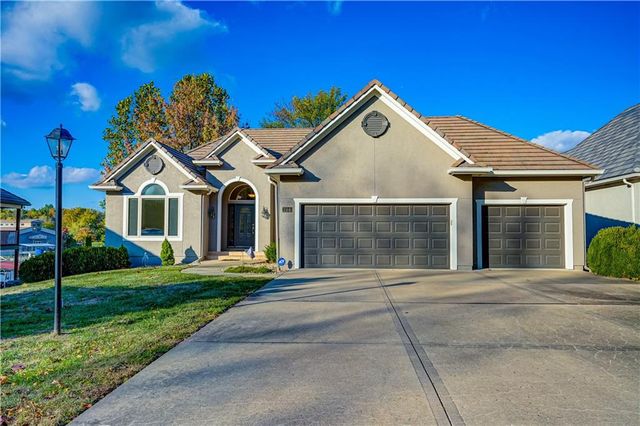 104 Arapaho Trail, Lake Winnebago, MO 64034