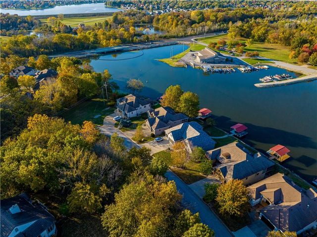 104 Arapaho Trail, Lake Winnebago, MO 64034