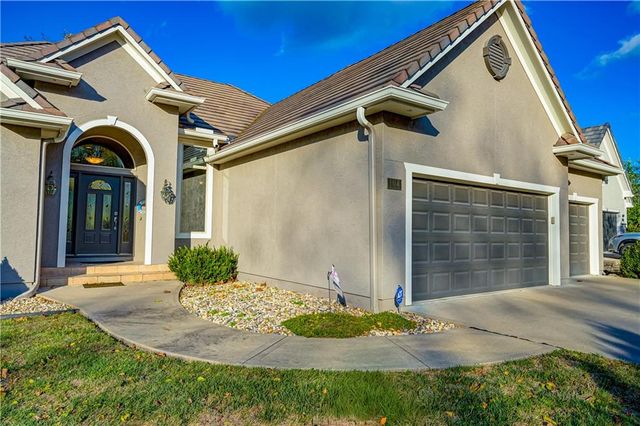 104 Arapaho Trail, Lake Winnebago, MO 64034