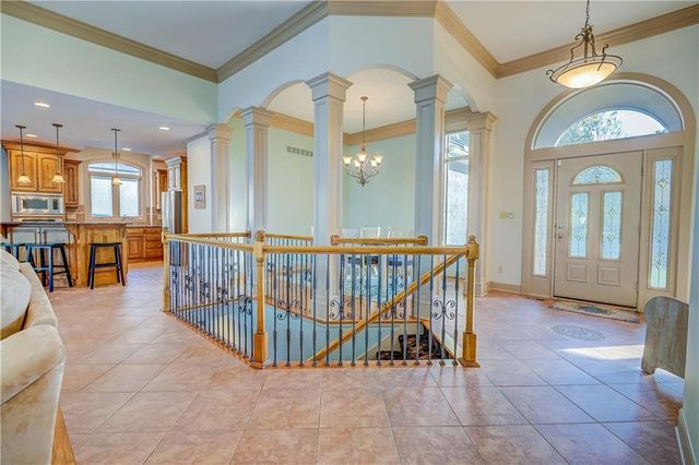 104 Arapaho Trail, Lake Winnebago, MO 64034