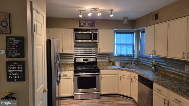 10 WESLEY LN, Burlington, NJ 08016