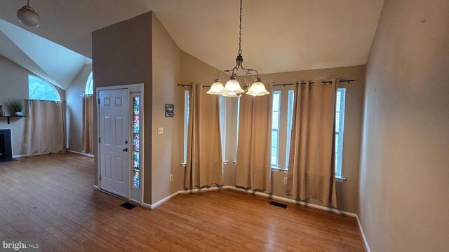 10 WESLEY LN, Burlington, NJ 08016