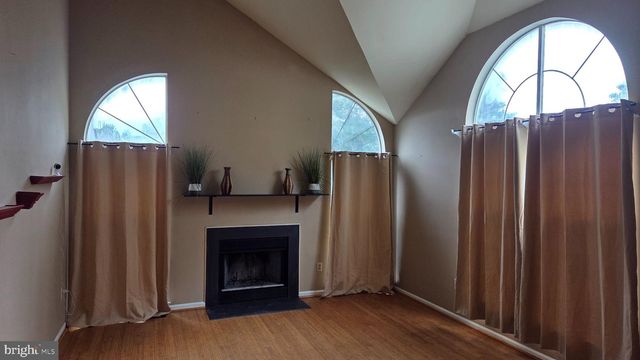 10 WESLEY LN, Burlington, NJ 08016