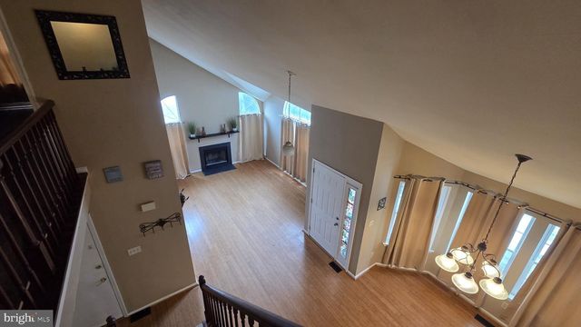 10 WESLEY LN, Burlington, NJ 08016
