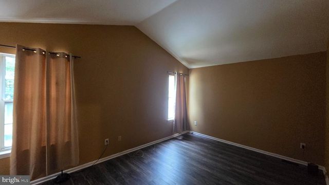 10 WESLEY LN, Burlington, NJ 08016