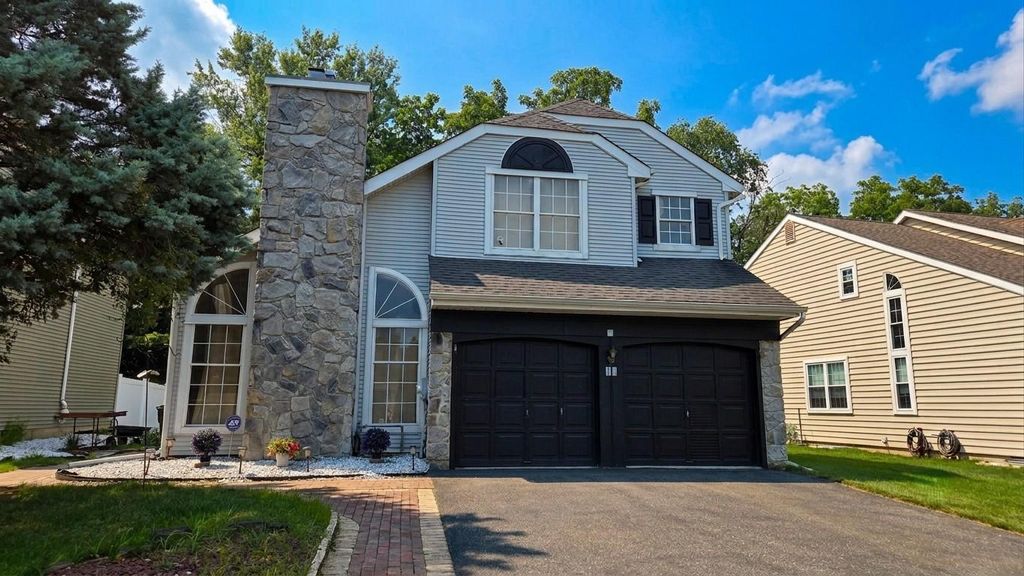 10 WESLEY LN, Burlington, NJ 08016