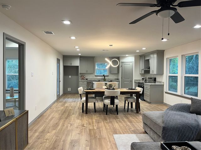 1438 E Waco Avenue, Dallas, TX 75216