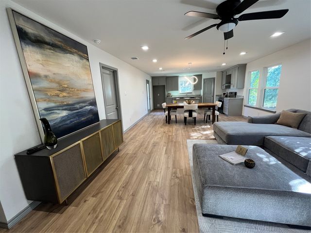 1438 E Waco Avenue, Dallas, TX 75216