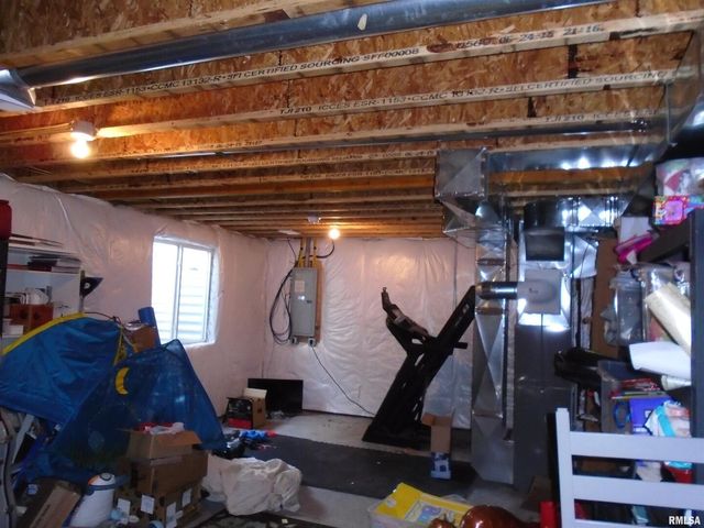 119 14TH Avenue, De Witt, IA 52742