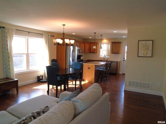 119 14TH Avenue, De Witt, IA 52742