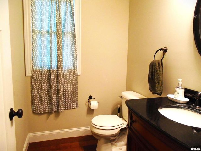 119 14TH Avenue, De Witt, IA 52742