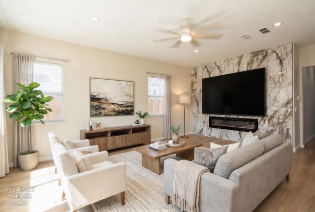 553 Stetson Dr, Oakdale, CA 95361