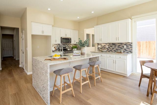 553 Stetson Dr, Oakdale, CA 95361